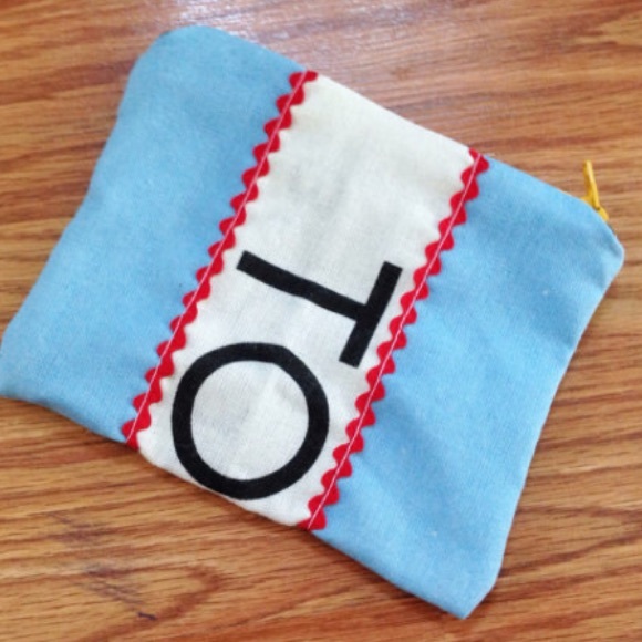 Toms zipper pouch