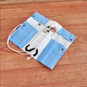 Toms make up brush roll