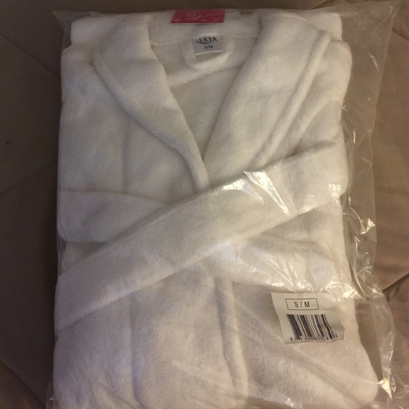Ulta s/m white bath robe.