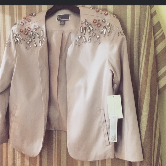 Dressy jacket above the waist..