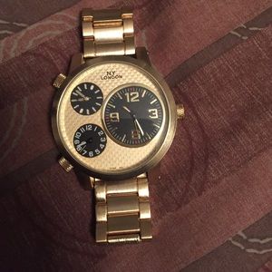 NY LONDON big-faced Gold watch