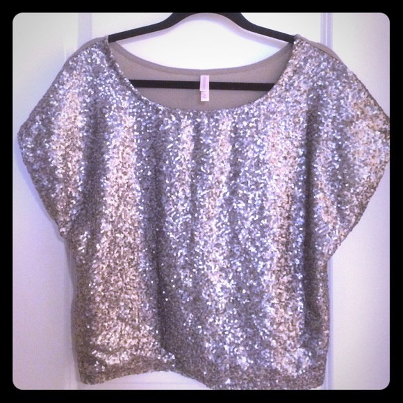 Gold sequin top. Size Medium.