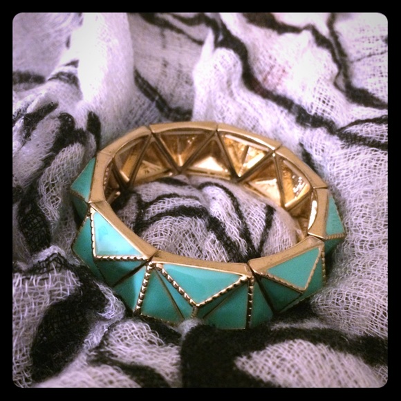 I love this teal bracelet, just never wear it!
