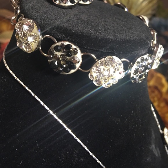 BLACK AND WHITE THREE PIECE SET! - Picture 4 of 4