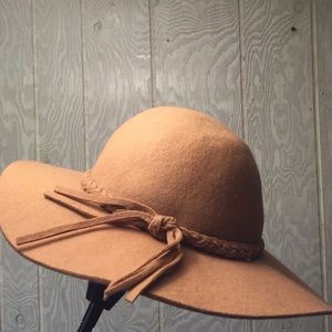 Tan wool floppy hat
