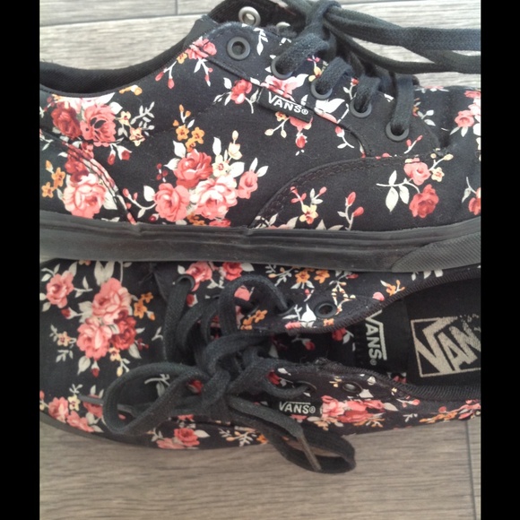 Size 8.5 black, pink, and white vans - Picture 3 of 3