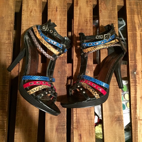 Dollhouse Strappy Heels Sz 8