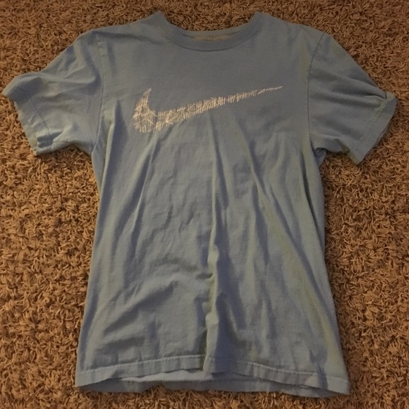 Nike Tops - NIKE T SHIRT