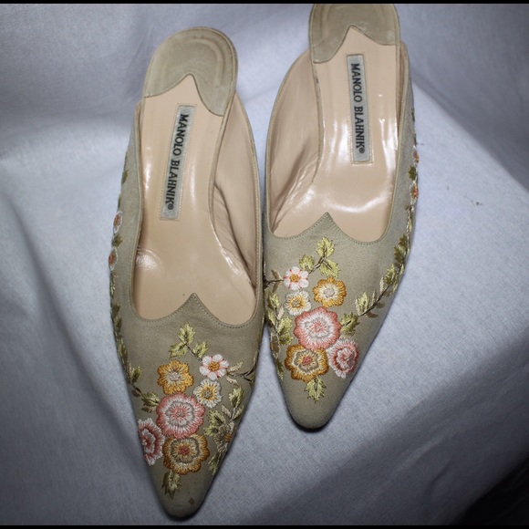 Manolo Blahnik kitten heels