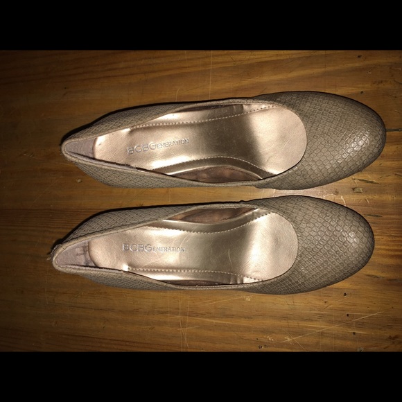 BCBG Cream wedges
