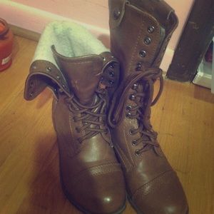 Combat boots