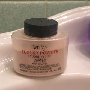 Ben nye cameo luxury powder