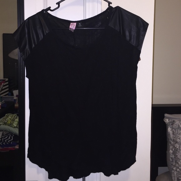 Black tshirt