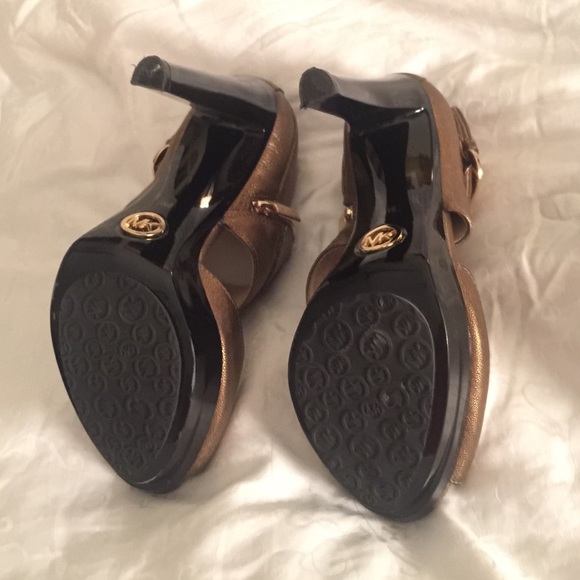 Michael Kors pumps. - Picture 2 of 2