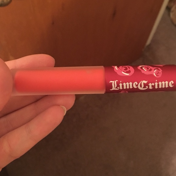 Lime crime suedeberry velvetine