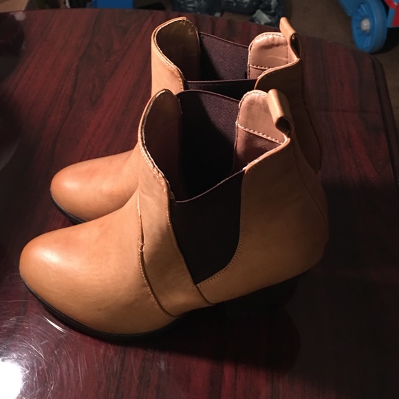 Shoes - Tan Ankle Bootie 💕💕 Never worn