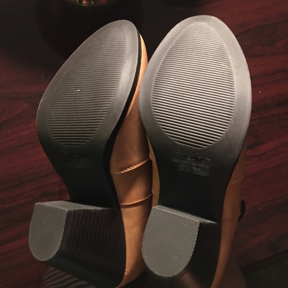 Tan Ankle Bootie 💕💕 Never worn - Picture 4 of 4