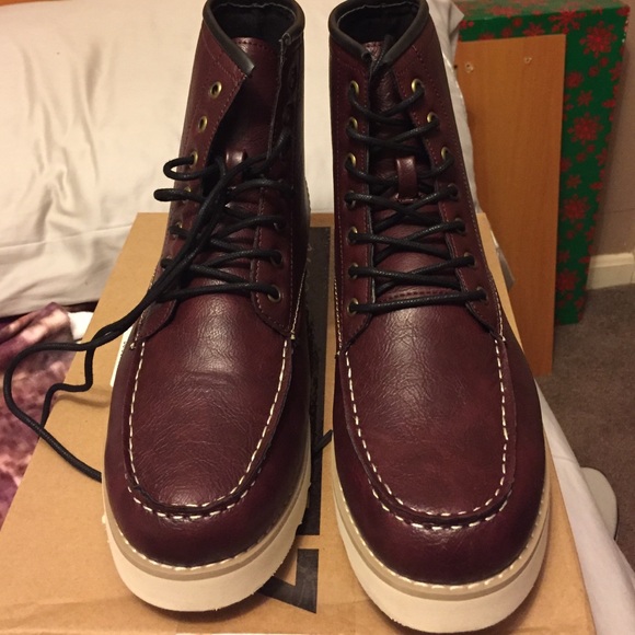 Brand new burgundy boots from forever 21 - Picture 2 of 4