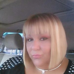 Meet your Posher, Yanet