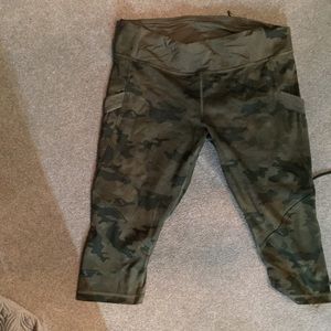 Lululemon camo capris