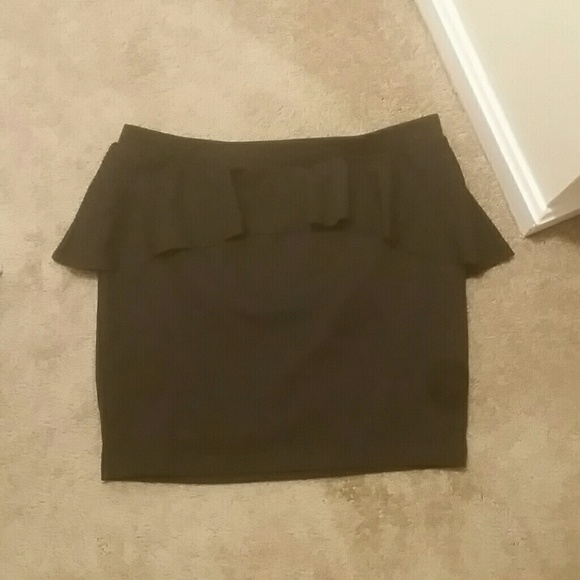 🚨SALE🚨Black Ruffle Top Mini Skirt (Fitted)