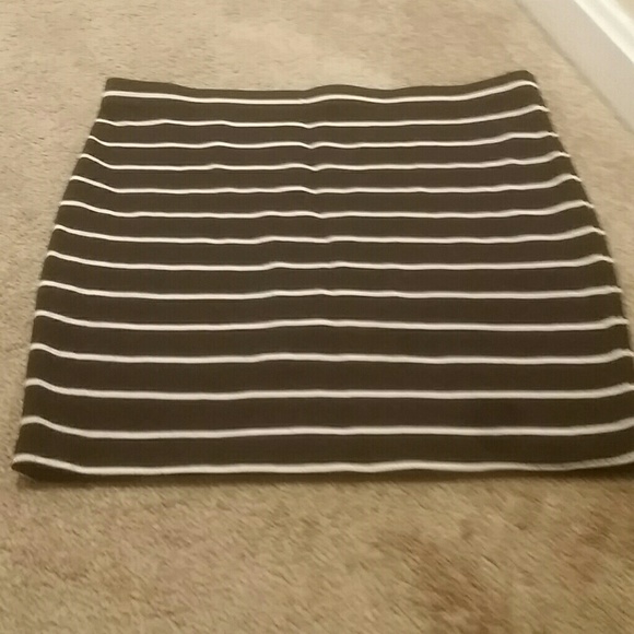 🚨🚨SALE🚨🚨Forever 21 Striped Mini Pencil Skirt
