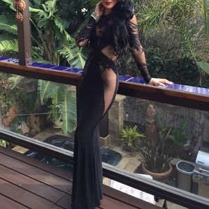 Sexy, beautiful black maxi dress!