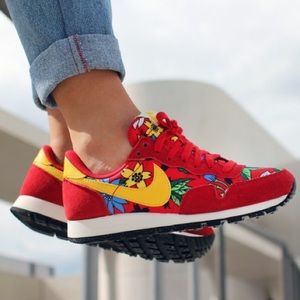 Nike red aloha Hawaiian size 7
