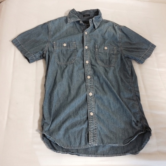American Eagle Men's Denim Button Up