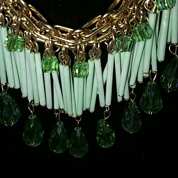 BRAND NEW BEADED NECKLACE - Picture 2 of 4