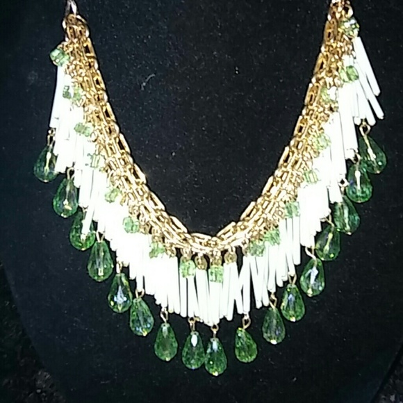 BRAND NEW BEADED NECKLACE - Picture 3 of 4