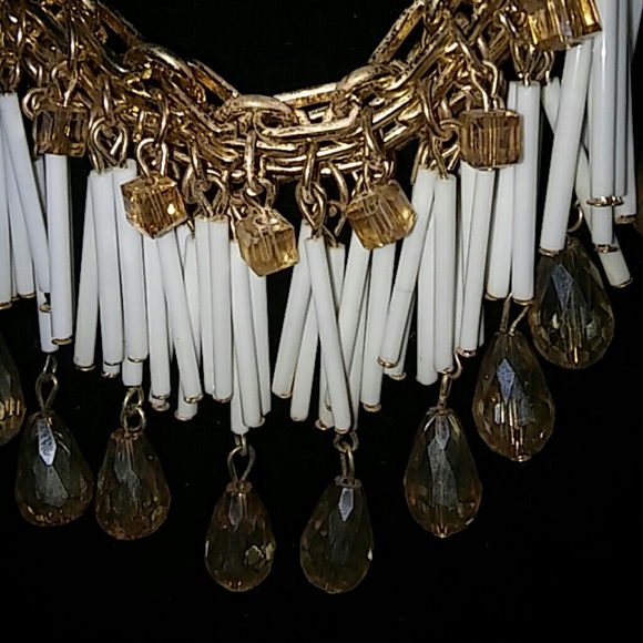 NEW WHITE AND GOLD NECKLACE - Picture 2 of 4