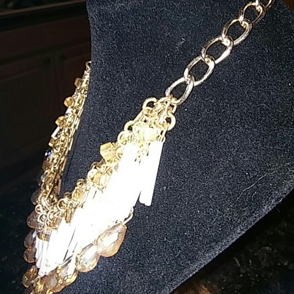 NEW WHITE AND GOLD NECKLACE - Picture 3 of 4