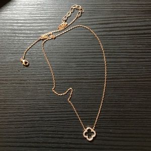 Astrid & Miyu cloverleaf necklace