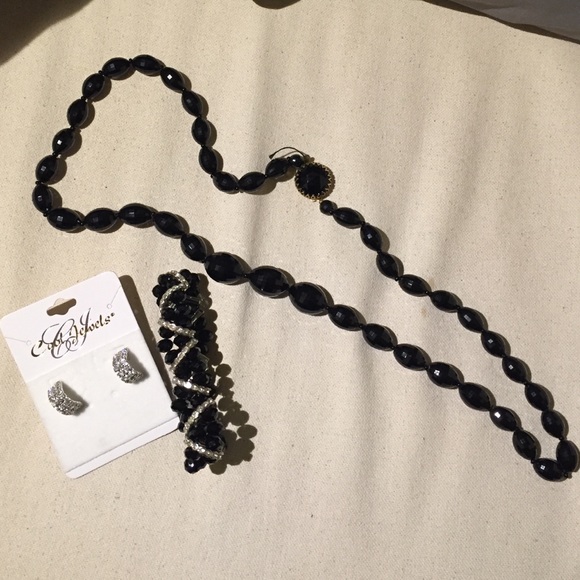 Vintage costume black necklace bracelet & earrings