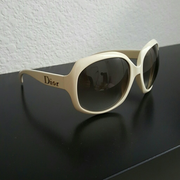 Dior authentic Sunnies - Picture 1 of 1