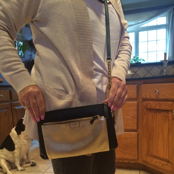 Gently Used Fossil Crossbody - Picture 4 of 4