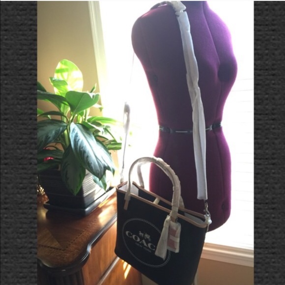 🎉3xHP🎉NWT Coach Metro Horse & Carriage Sm. Tote - Picture 2 of 3