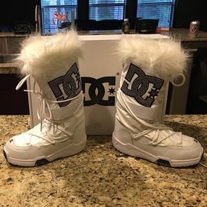 DC white snow boots