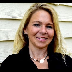 Meet your Posher, Lorrie