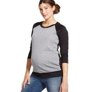 Comfy and cute maternity sweatshirt! Size small