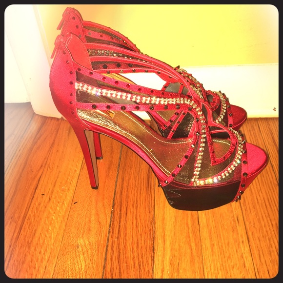 Red and black faux jeweled satin pumps NWOT