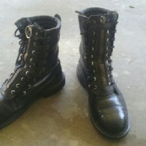 Steel toe boots