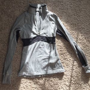 Lululemon run: half tilt pullover.