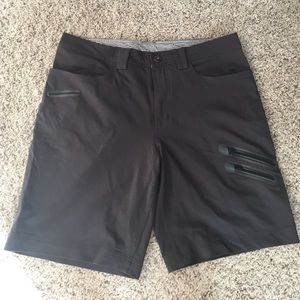 Men's Lululemon charcoal great shorts