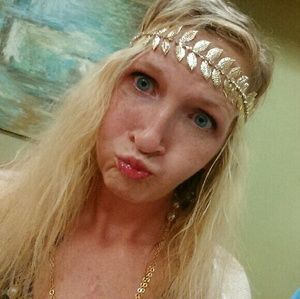 Meet your Posher, Leanna
