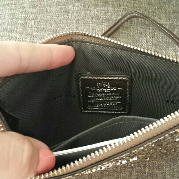 Nwt Coach Glitter Wristlet - Picture 4 of 4