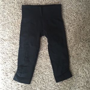 Lululemon in the flow crop