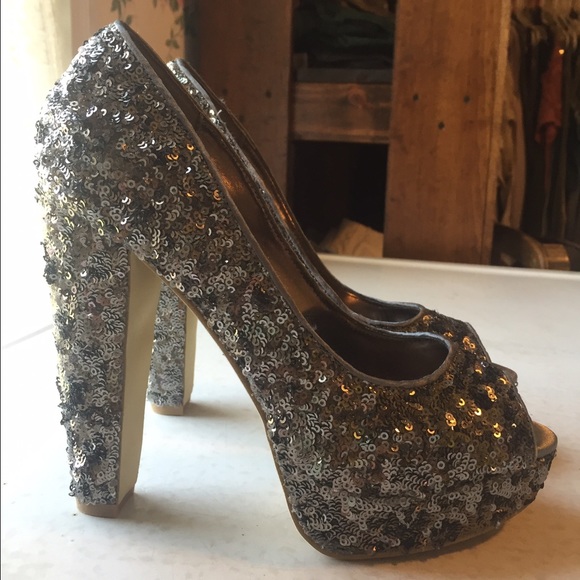 Sequin Steve Madden peep toe heel