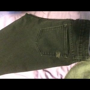Miss me jeans size 29!!! Skinny :)